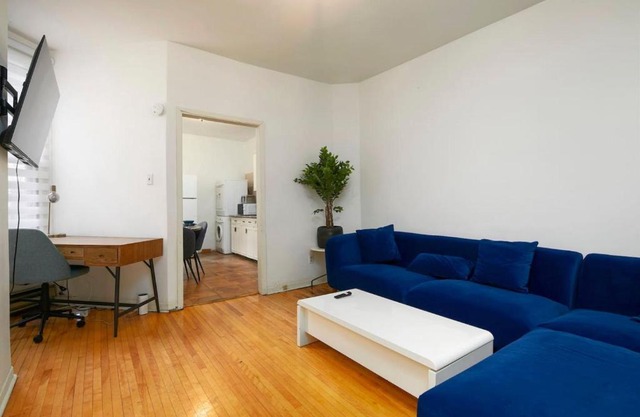 Convenient 4BR in Mont Royal Downtown