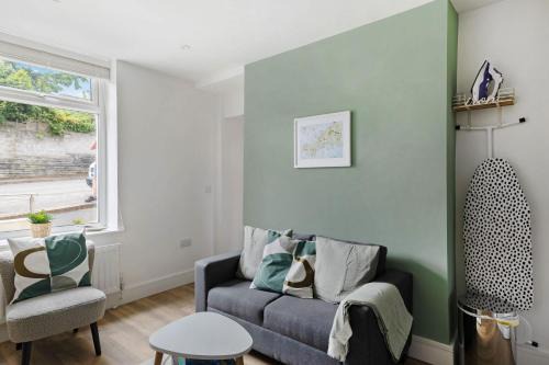 Convenient and Modern 2 Bed Apartment in Saltash