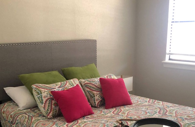 Convenient I-49 Cozy Home