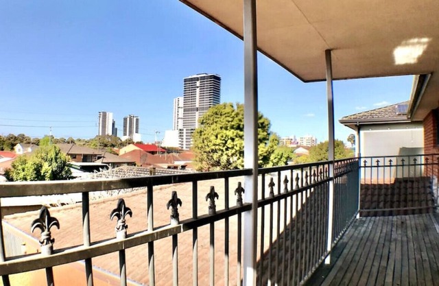 Convenient Spacious 2-bedrooms with Free parking