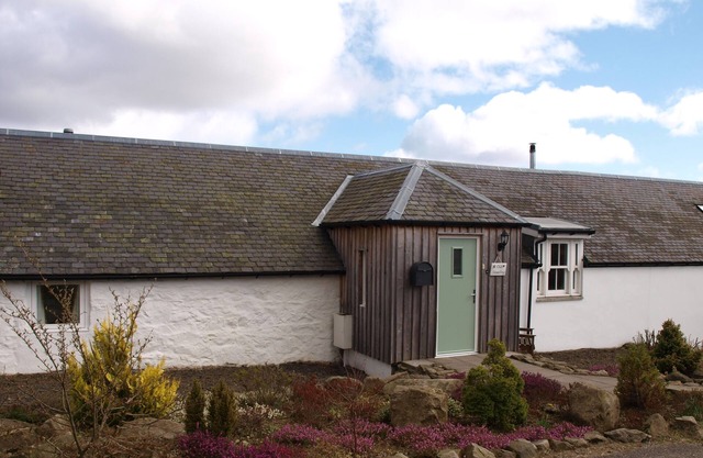 Coo Shed - a cottage that sleeps 4 guests in 2 bedrooms