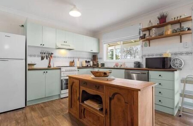 Cooinda, A 3 bedroom home near Mayfield Gardens