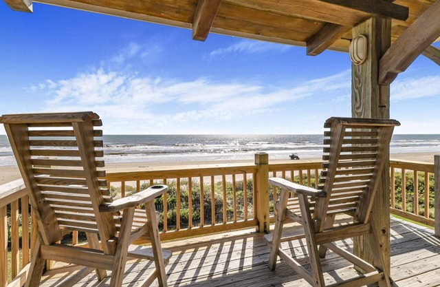Cool Breeze - 2 Bedroom, 2 Bath, Sleeps 10 - Beach front!