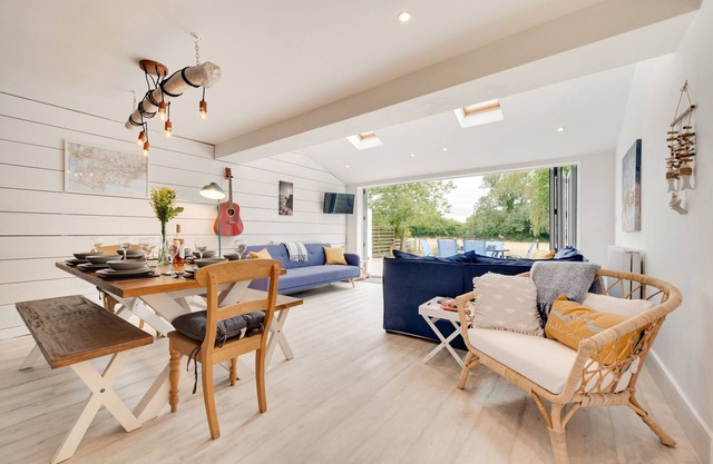 Copley Lodge - Three Bedroom House, Sleeps 6