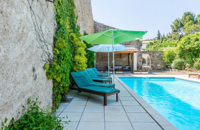 Coquelicot-Luxury accommodation with heated pool & A/C in former vigneron estate
