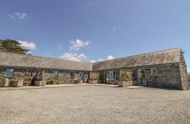 CORNEL GLYD, pet friendly, luxury holiday cottage in Talybont