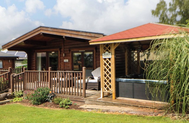 CORNFIELD, family friendly, luxury holiday cottage in Northallerton