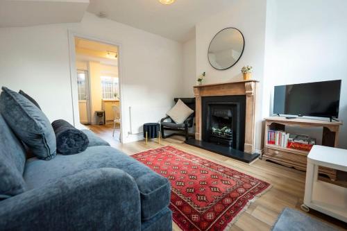 Cosy 2-Bedroom Townhouse - FREE Parking