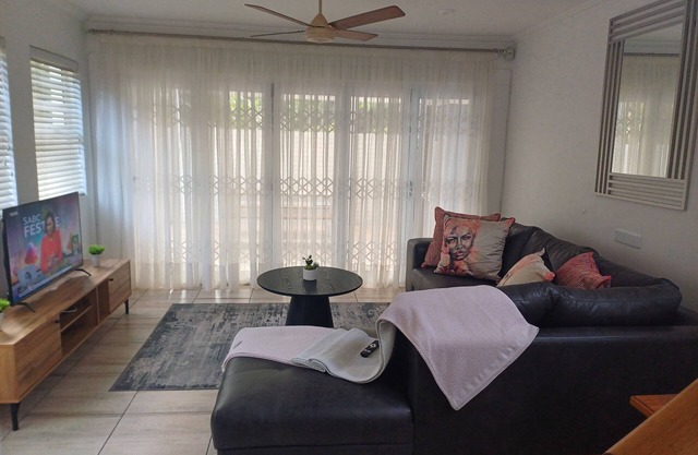 Cosy 2 bedroom apartment in a prominent area of East London Nahoon