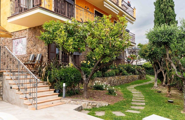 Cosy apartment in villa for 5 guests with A/C, pool, WIFI, terrace and pets allowed