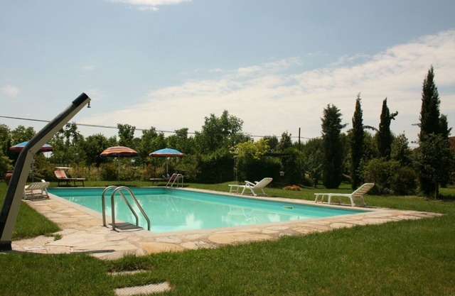 Cosy apartment for 2 people with pool, WIFI, TV and pets allowed, close to Cortona