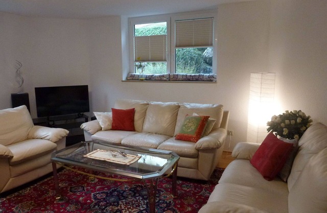 Cosy apartment for 2 guests with WIFI, TV, patio and parking