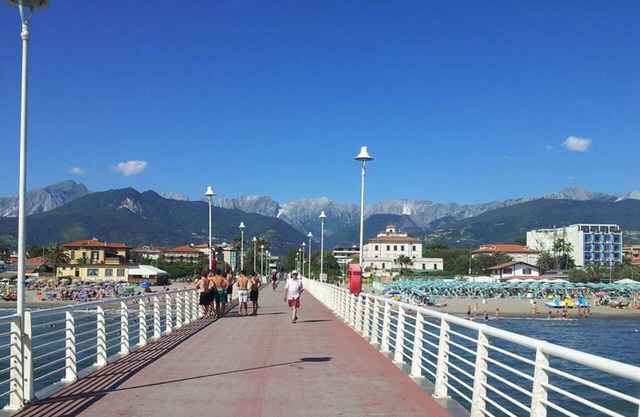 Cosy apartment for 3 people with WIFI, TV, pets allowed and parking, close to Forte Dei Marmi