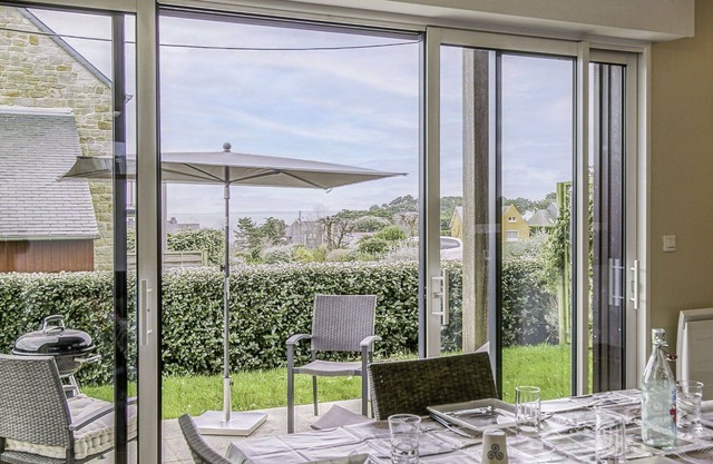 Cosy apartment for 4 guests with WIFI, TV, patio and parking