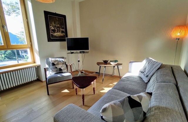 Cosy apartment for 4 guests with WIFI, TV, terrace, pets allowed and parking