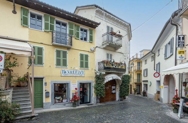 Cosy apartment for 4 people with WIFI, A/C, TV, balcony and pets allowed