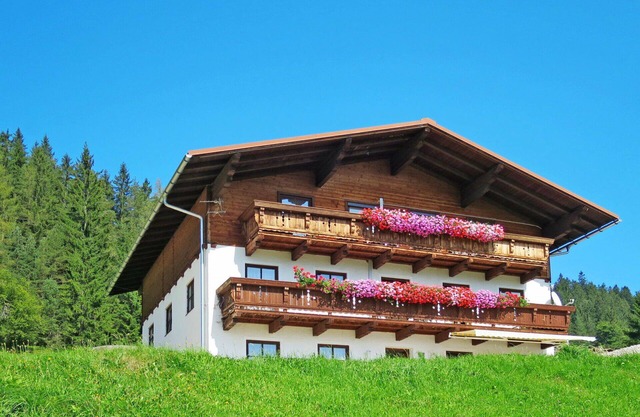 Cosy apartment in villa for 4 people with WIFI, patio, pets allowed and panoramic view