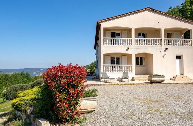 Cosy apartment in villa with WIFI, TV, terrace, pets allowed, panoramic view and parking