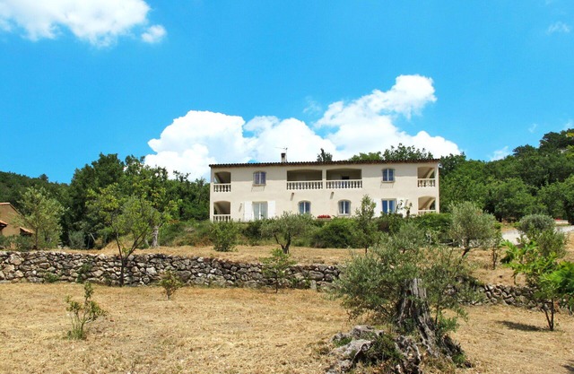 Cosy apartment in villa with WIFI, TV, terrace, pets allowed, panoramic view and parking