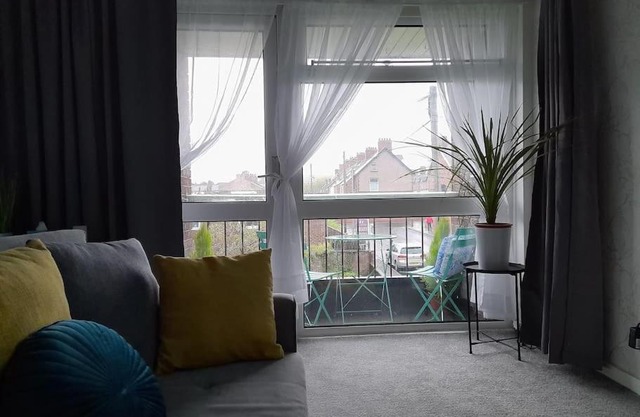 Cosy Apartment with Balcony and Breakfast