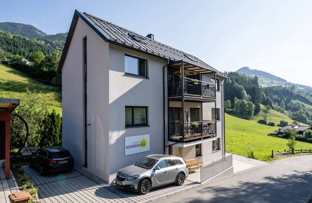 Cosy apartment with sunny balcony near Kaprun