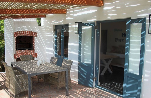 Cosy Beach House in Hermanus just 100 meters from the sea