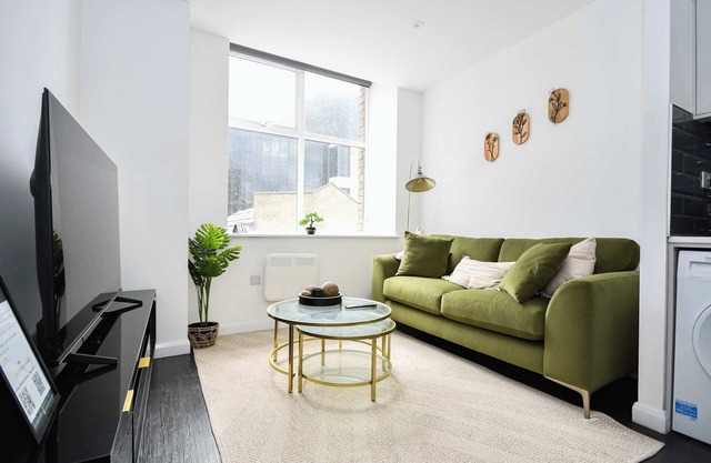 Cosy & Bright 1 Bedroom Apartment in Bradford