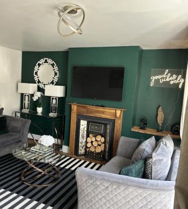 Cosy Corby Getaway