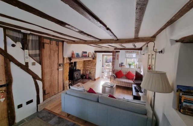 Cosy Cotswolds cottage with strong WiFi and self check in service