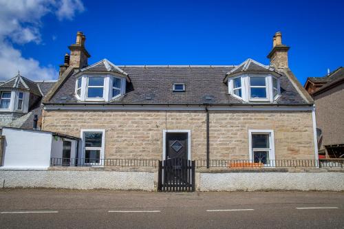 Cosy Cottage in Fishertown, Nairn - Free Parking & Pets welcome
