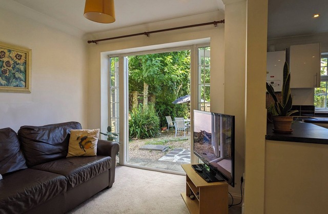Cosy Garden Flat near Pinner Station Free Parkingnn