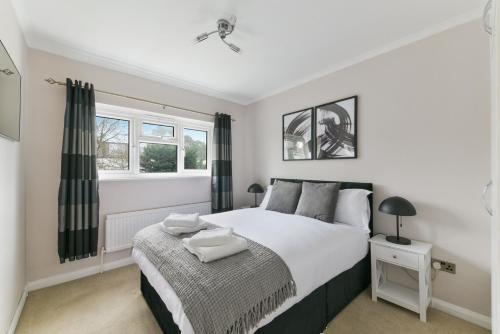 Cosy home with garden and parking sleeps 5