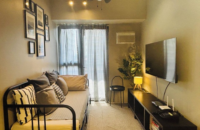 Cosy Home with Pool Access near Train & Bus Stations, up to 4pax.