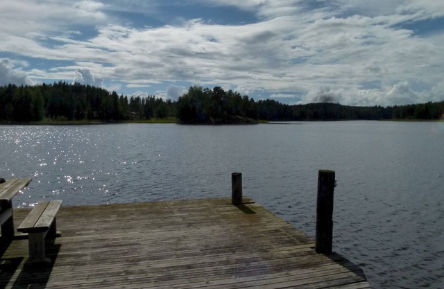 Cosy little studio by lake & shared lakeside Sauna