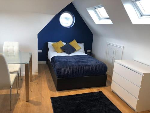 Cosy loft apartment off vibrant Mill Rd by station