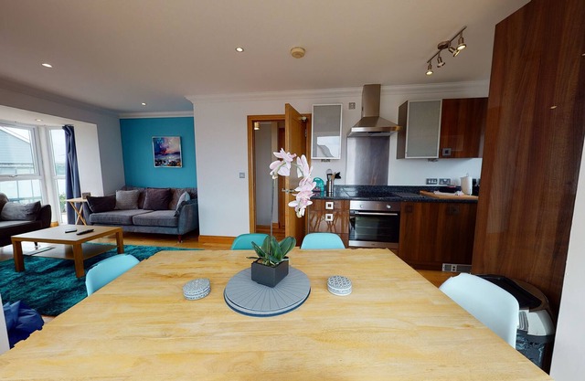 Cosy Modern Town House in Quiet Location- Sleeps 8