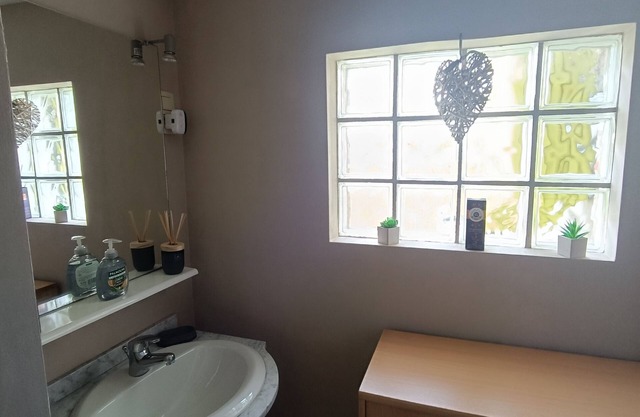 Cosy, self-contained studio in a quiet country setting