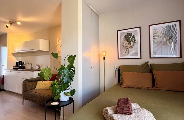 Cosy, stylish fully private studio with backyard - free parking until 17 nov