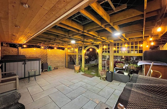 Cosy Stylish Guest House with Private Patio and Gym Gear