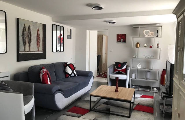 Cosy T3, large garden, 200 m from Parc St Nicolas, parking, Wifi THD, Angers