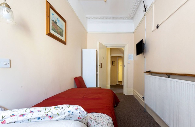 Cosy Victorian Building, close to city centre and amazing public transport links