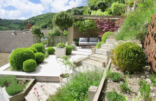Cotswold Hillside Retreat with Stunning Views