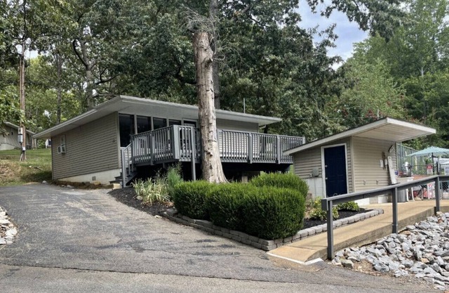 Cottage 10 · Lakeview Cottage on Kentucky Lake - Sleeps 4 - Pet Friendly!