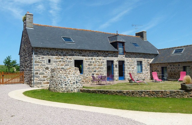 Cottage 12 or 14 seats group (2 ch RMCs in stone farmhouse with garden)