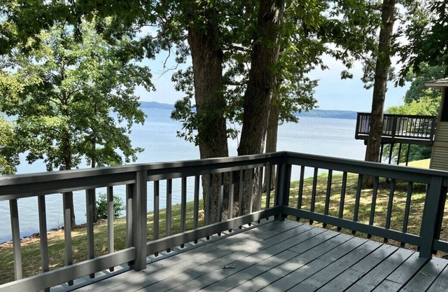 Cottage 2 · Lakefront Cottage on Kentucky Lake - Sleeps 6 - Pet Friendly!