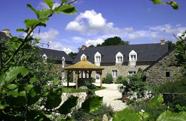 Cottage 6 pers. quiet, with sauna, large gardens