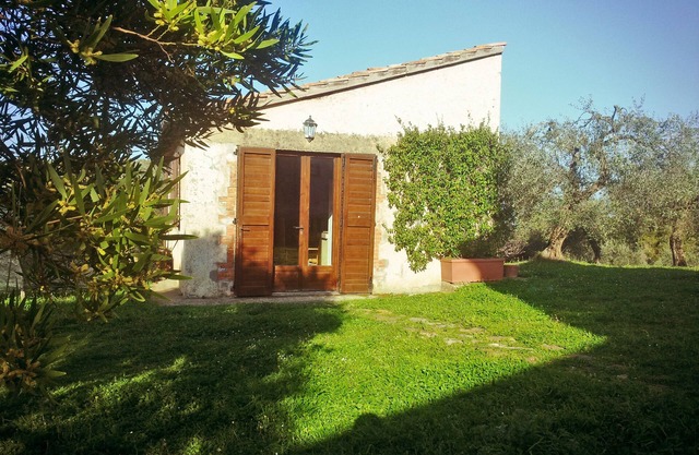 Cottage among olive trees superb view a few steps from Capalbio