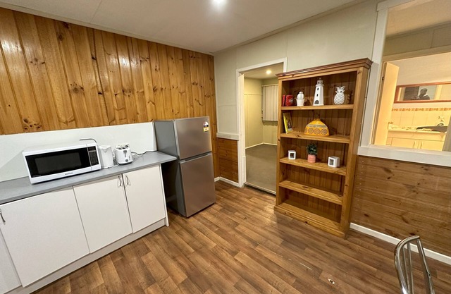 Cottage Charm with Nearby Shopping