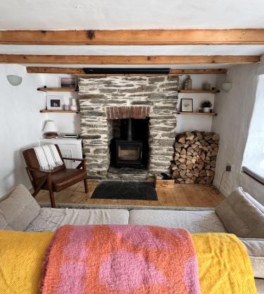 Cottage Close To Beach-With Parking-Garden-Peaceful Setting