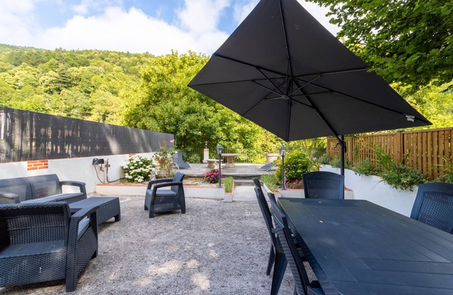 Cottage 'Le Petit Duc' with Mountain View, Private Terrace and Wi-Fi